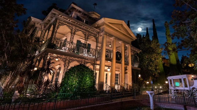 10 Tragic Stories of People Who Never Left Disney Parks: #6 Lurks Behind a Classic Ride